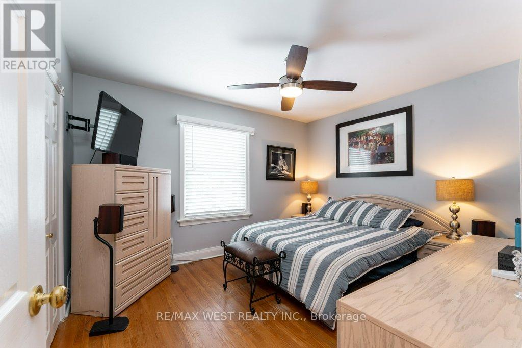 5 Glenn Murray Drive, Toronto, Ontario  M8Y 3H2 - Photo 12 - W12805046