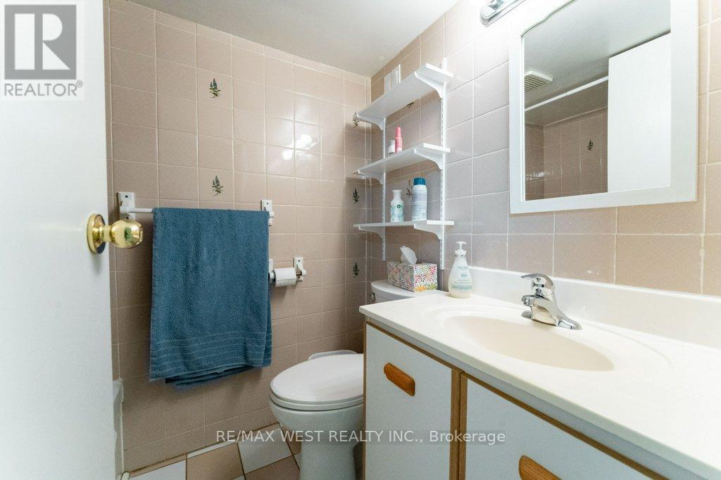 5 Glenn Murray Drive, Toronto, Ontario  M8Y 3H2 - Photo 18 - W12805046