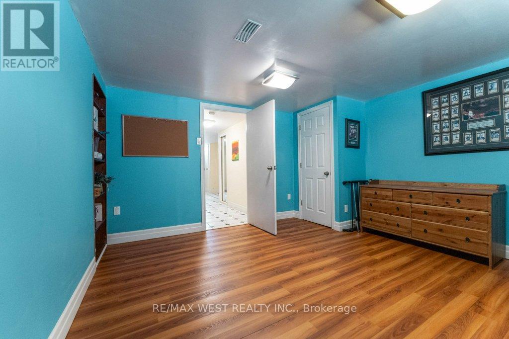 5 Glenn Murray Drive, Toronto, Ontario  M8Y 3H2 - Photo 20 - W12805046