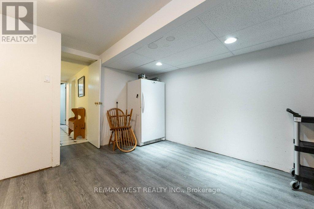 5 Glenn Murray Drive, Toronto, Ontario  M8Y 3H2 - Photo 21 - W12805046