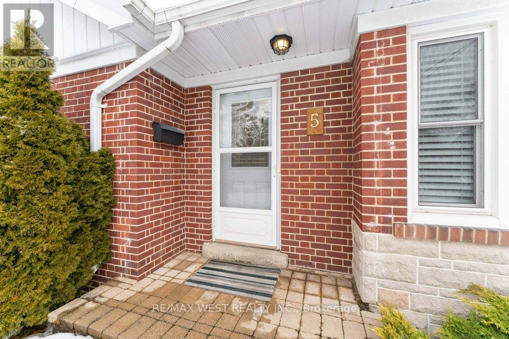 5 Glenn Murray Drive, Toronto, Ontario  M8Y 3H2 - Photo 3 - W12805046