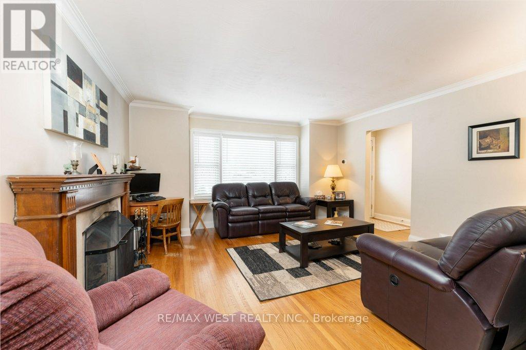 5 Glenn Murray Drive, Toronto, Ontario  M8Y 3H2 - Photo 7 - W12805046