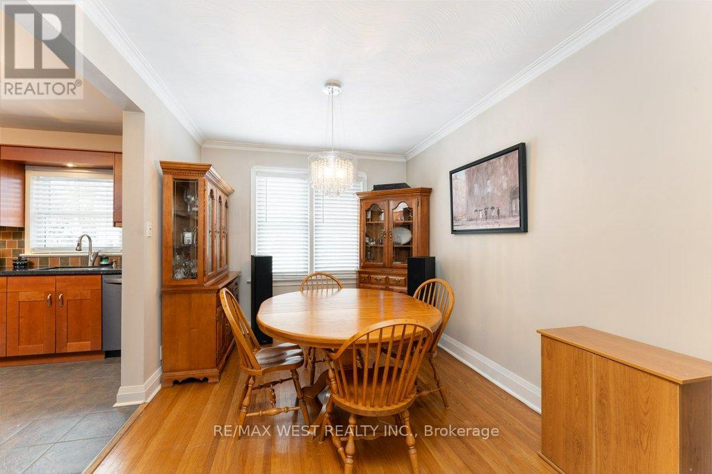 5 Glenn Murray Drive, Toronto, Ontario  M8Y 3H2 - Photo 8 - W12805046