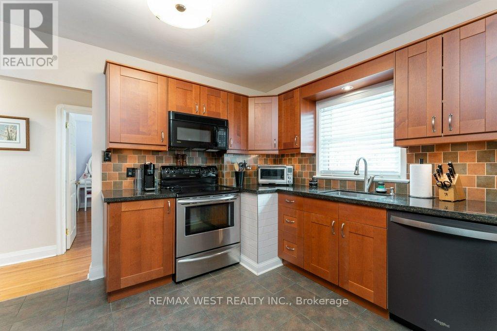 5 Glenn Murray Drive, Toronto, Ontario  M8Y 3H2 - Photo 9 - W12805046