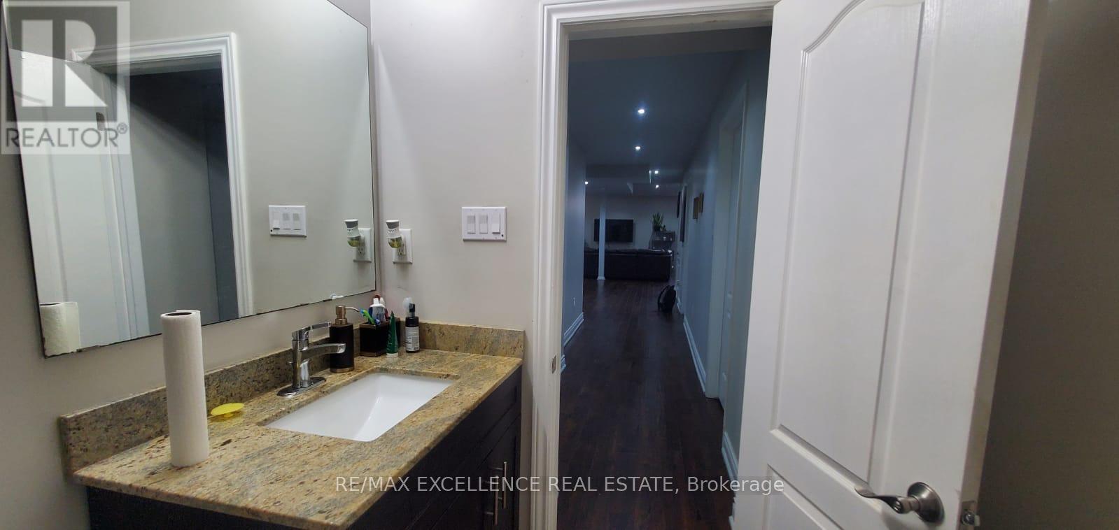 28 Midsummer Drive, Brampton, Ontario  L6P 3E5 - Photo 12 - W12805052