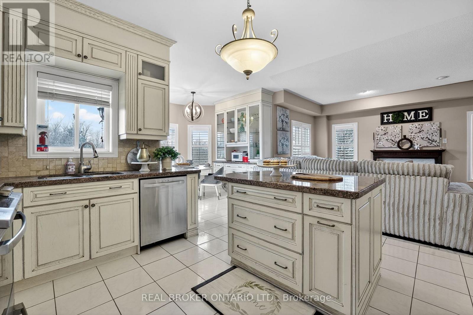 39 Pinebrook Circle, Caledon, Ontario  L7C 1C4 - Photo 12 - W12805062