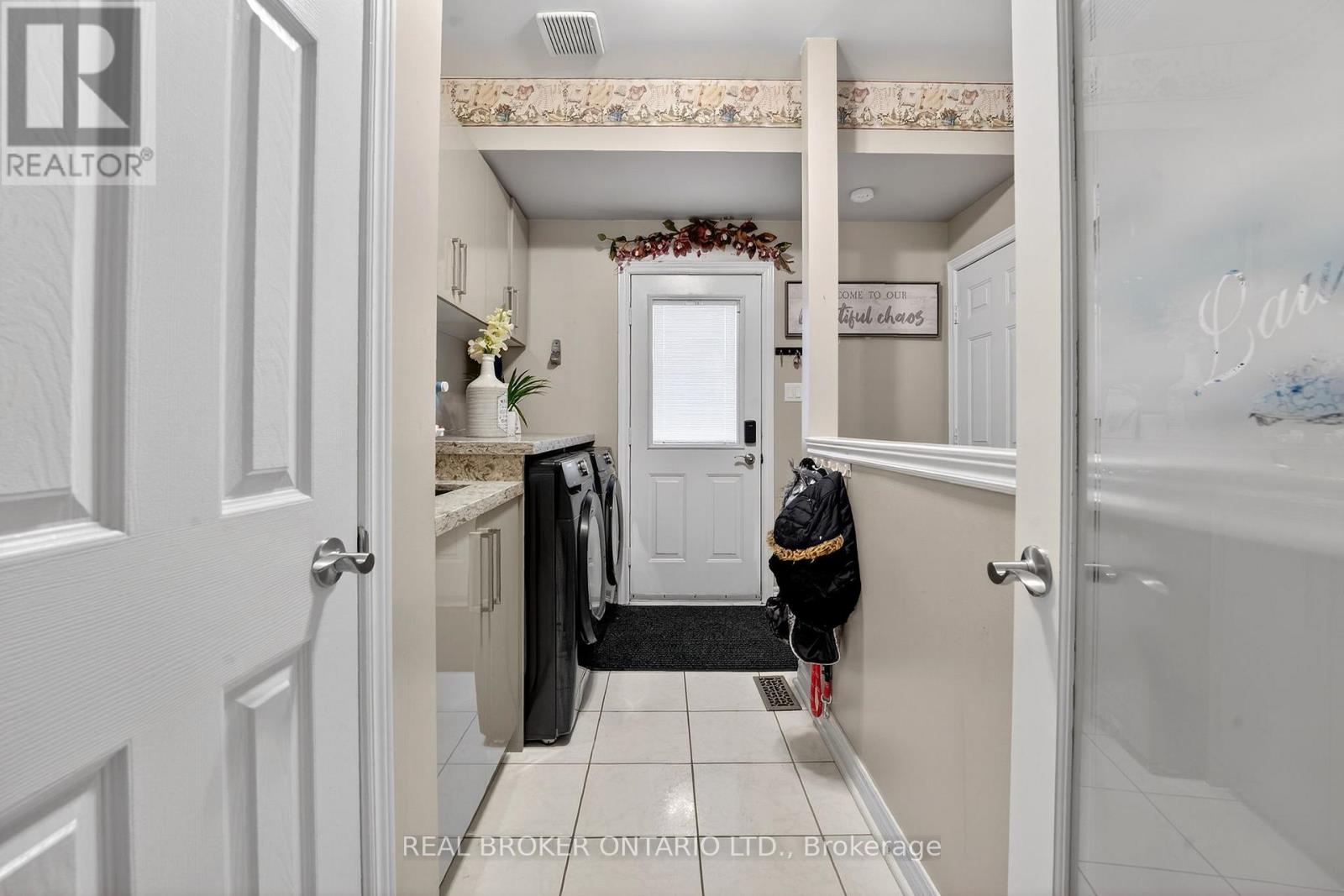 39 Pinebrook Circle, Caledon, Ontario  L7C 1C4 - Photo 15 - W12805062