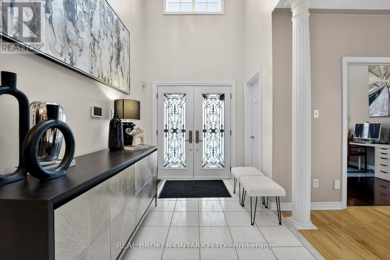 39 Pinebrook Circle, Caledon, Ontario  L7C 1C4 - Photo 2 - W12805062