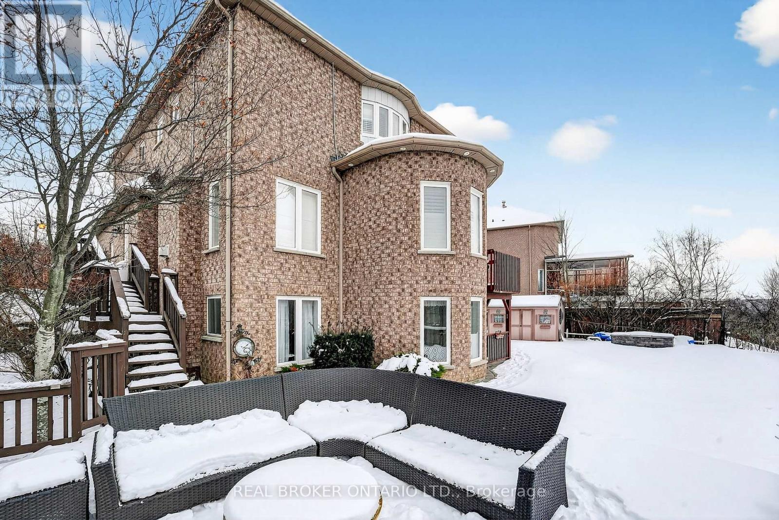 39 Pinebrook Circle, Caledon, Ontario  L7C 1C4 - Photo 38 - W12805062