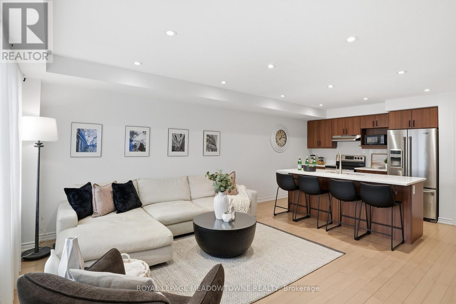 1272 Wintergreen Place, Milton, Ontario  L9E 1S4 - Photo 11 - W12805068