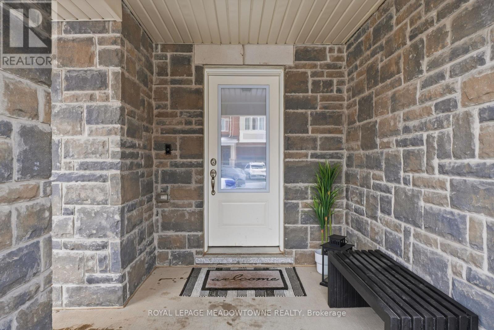 1272 Wintergreen Place, Milton, Ontario  L9E 1S4 - Photo 5 - W12805068