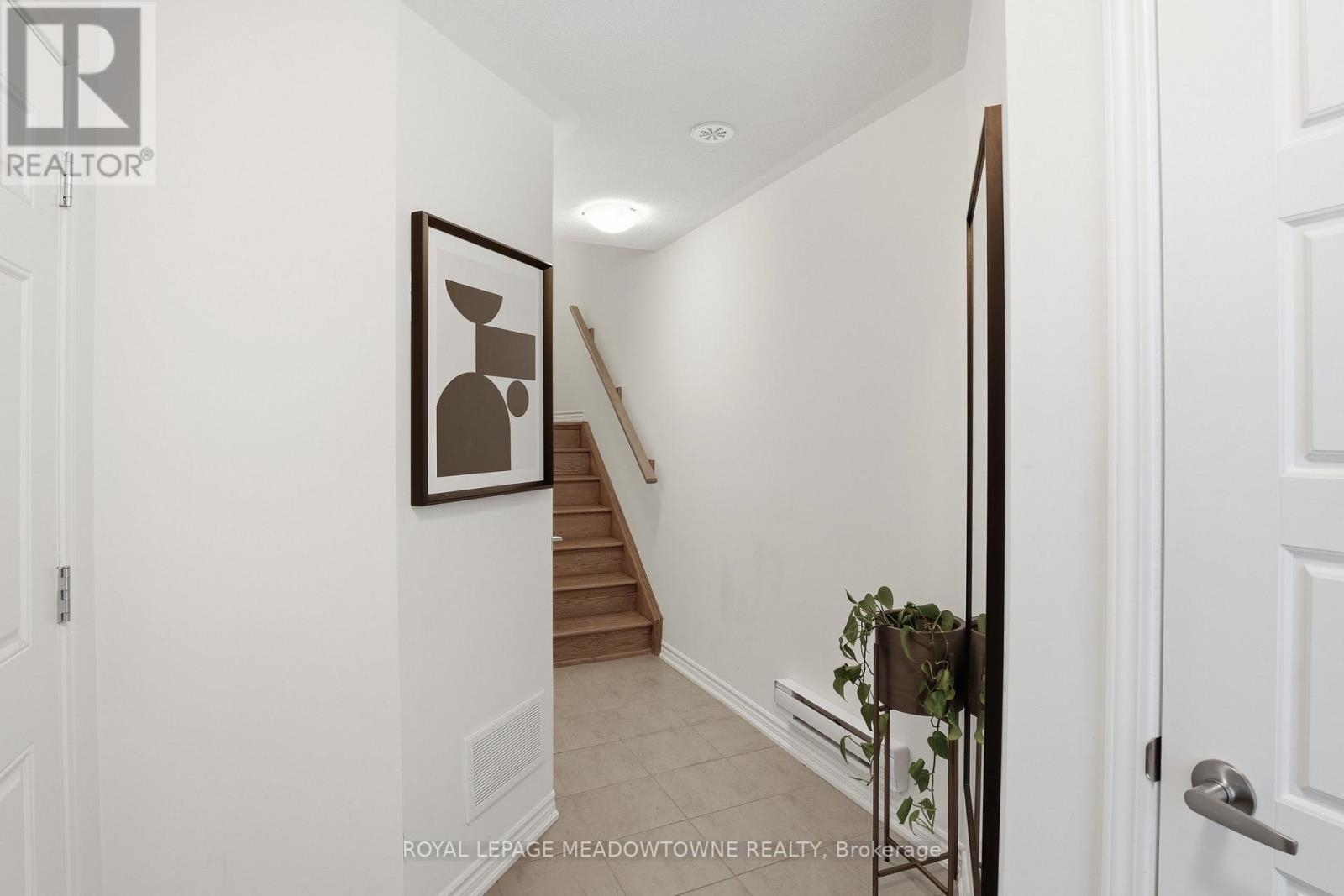 1272 Wintergreen Place, Milton, Ontario  L9E 1S4 - Photo 6 - W12805068