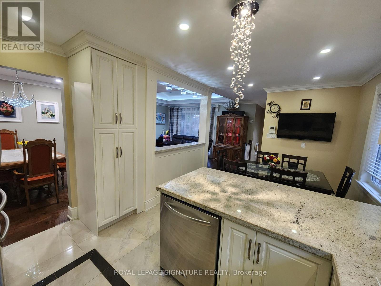 4281 Woodington Drive, Mississauga (Rathwood), Ontario  L4Z 1M1 - Photo 8 - W12805092