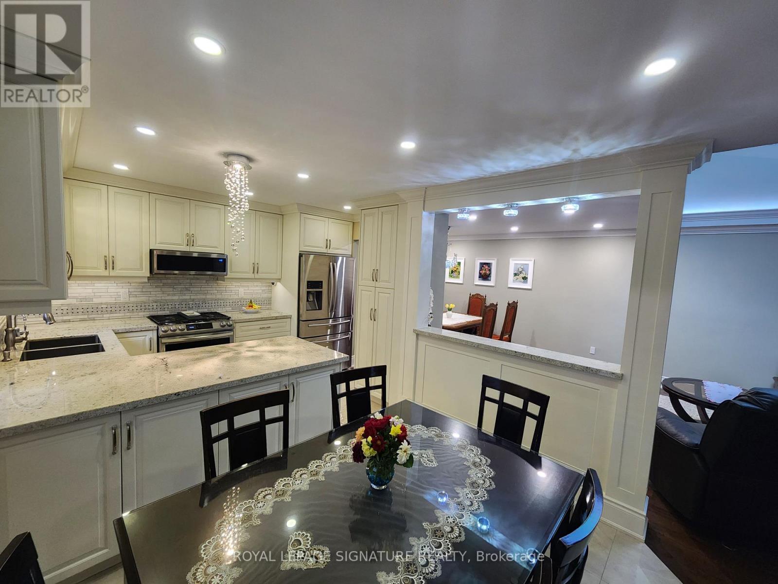 4281 Woodington Drive, Mississauga (Rathwood), Ontario  L4Z 1M1 - Photo 9 - W12805092