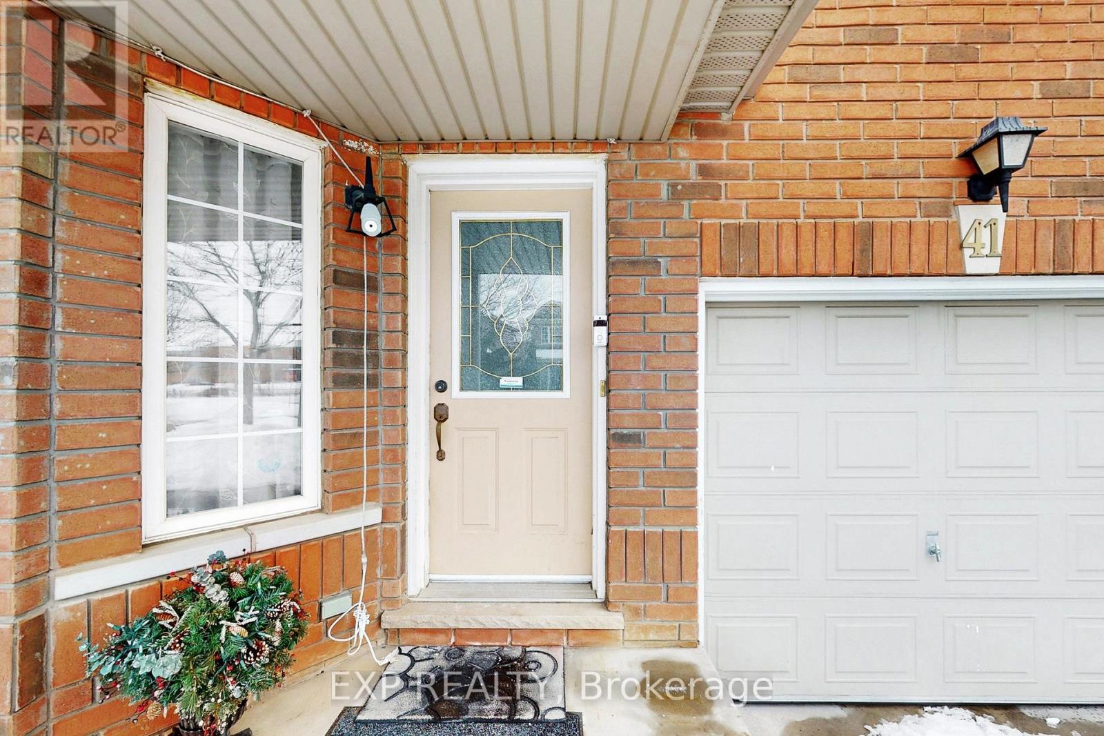 41 Bramfield Street, Brampton, Ontario  L7A 2W1 - Photo 4 - W12805148