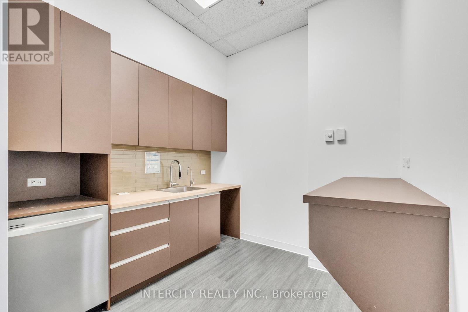 5750 Explorer Drive, Mississauga, Ontario  L4W 5K9 - Photo 8 - W12805220