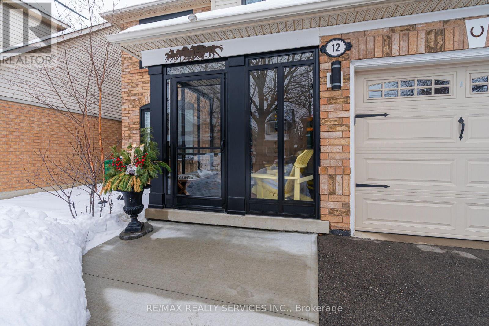 12 Thorpe Crescent, Brampton, Ontario  L7A 1P9 - Photo 2 - W12805236