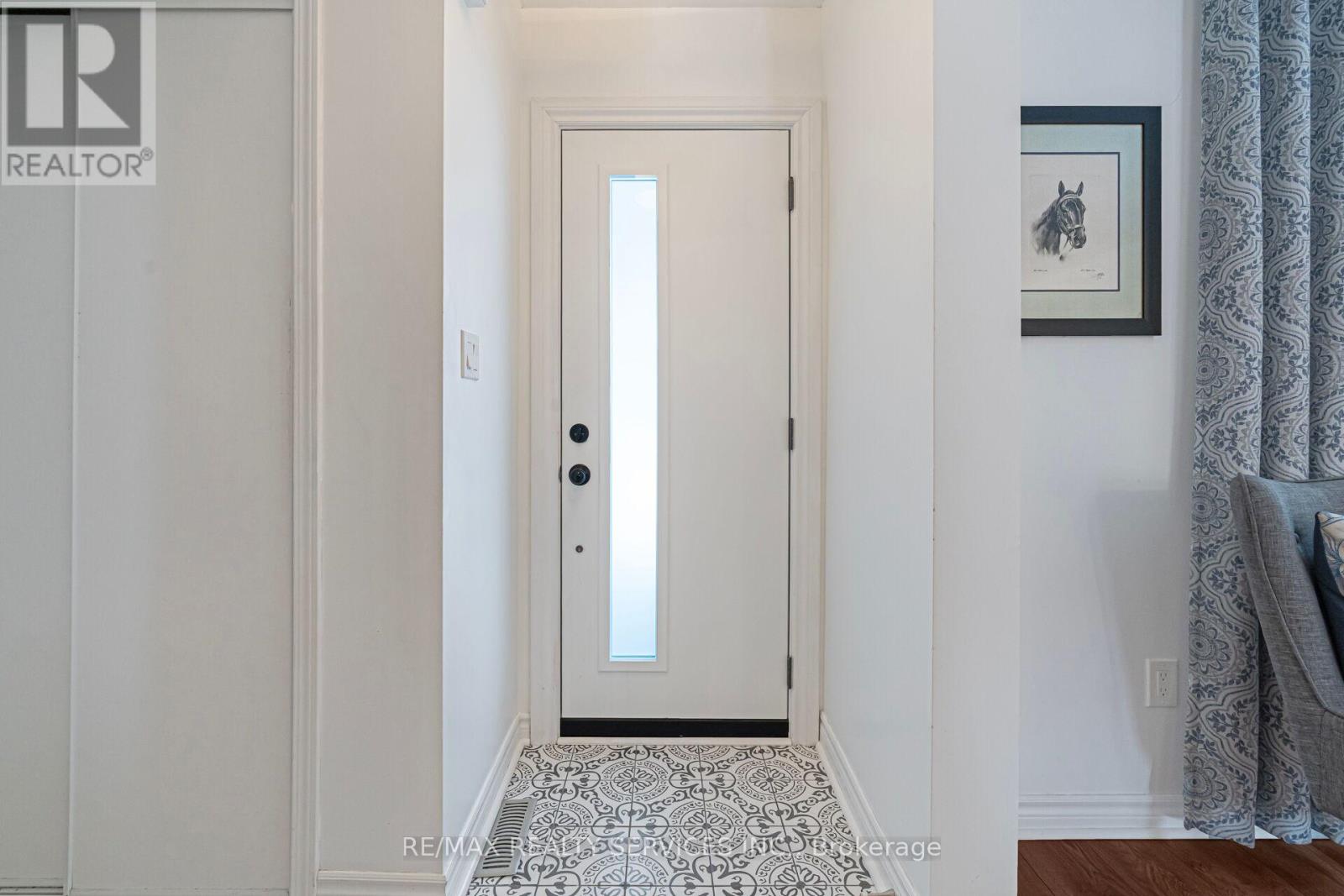 12 Thorpe Crescent, Brampton, Ontario  L7A 1P9 - Photo 5 - W12805236