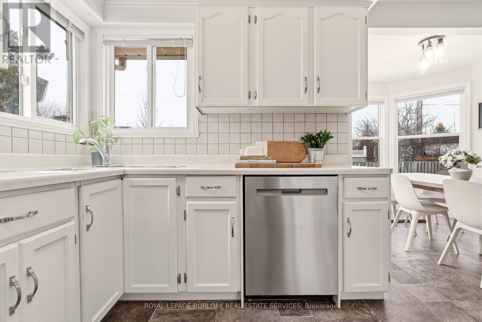 113 Edward Court, West Lincoln, Ontario  L0R 2A0 - Photo 14 - X12804974