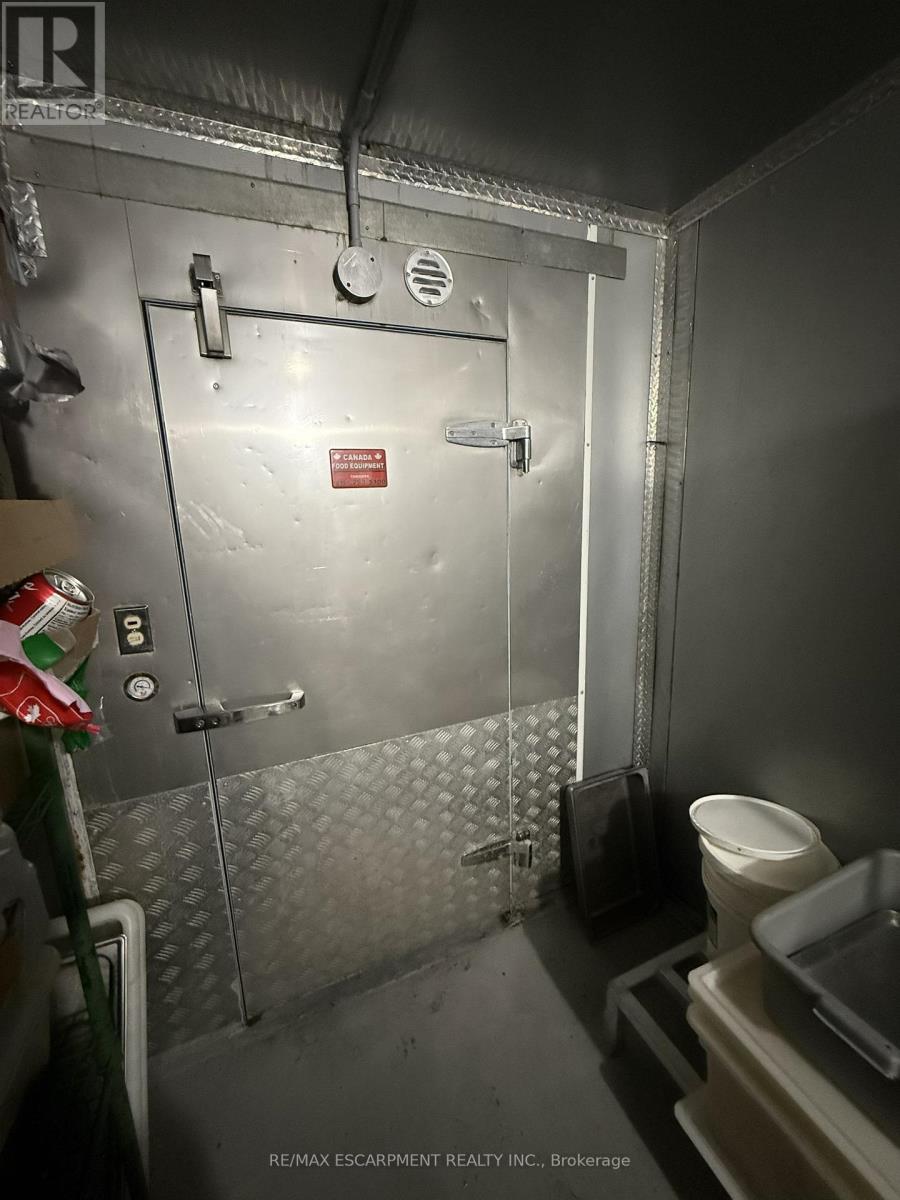 197 Locke Street S, Hamilton, Ontario  L8P 1B5 - Photo 8 - X12805060