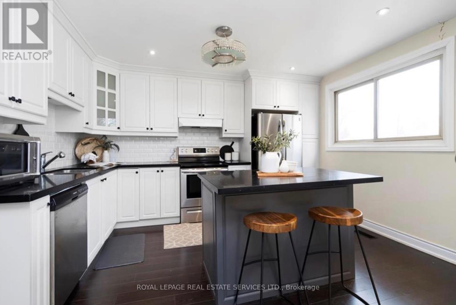 Main - 298 West 18th Street, Hamilton, Ontario  L9C 4H2 - Photo 7 - X12805116