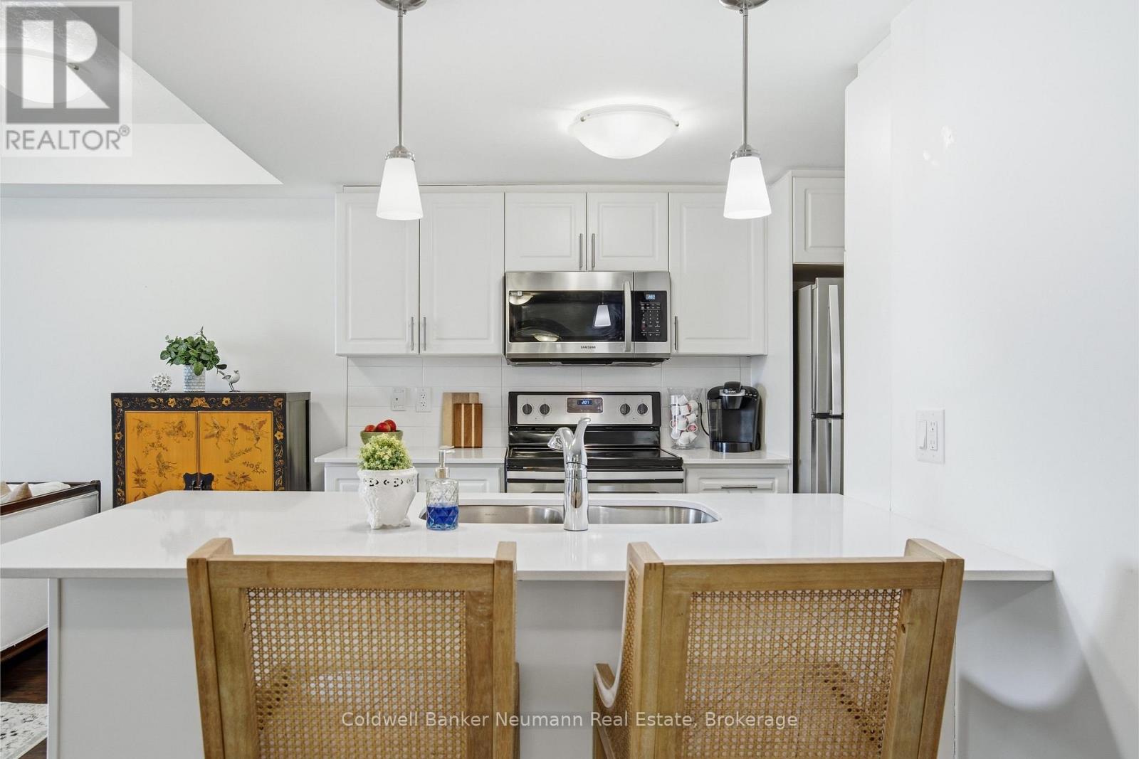 302 - 17 Kay Crescent, Guelph (Pineridge/westminster Woods), Ontario  N1L 0P1 - Photo 5 - X12805282