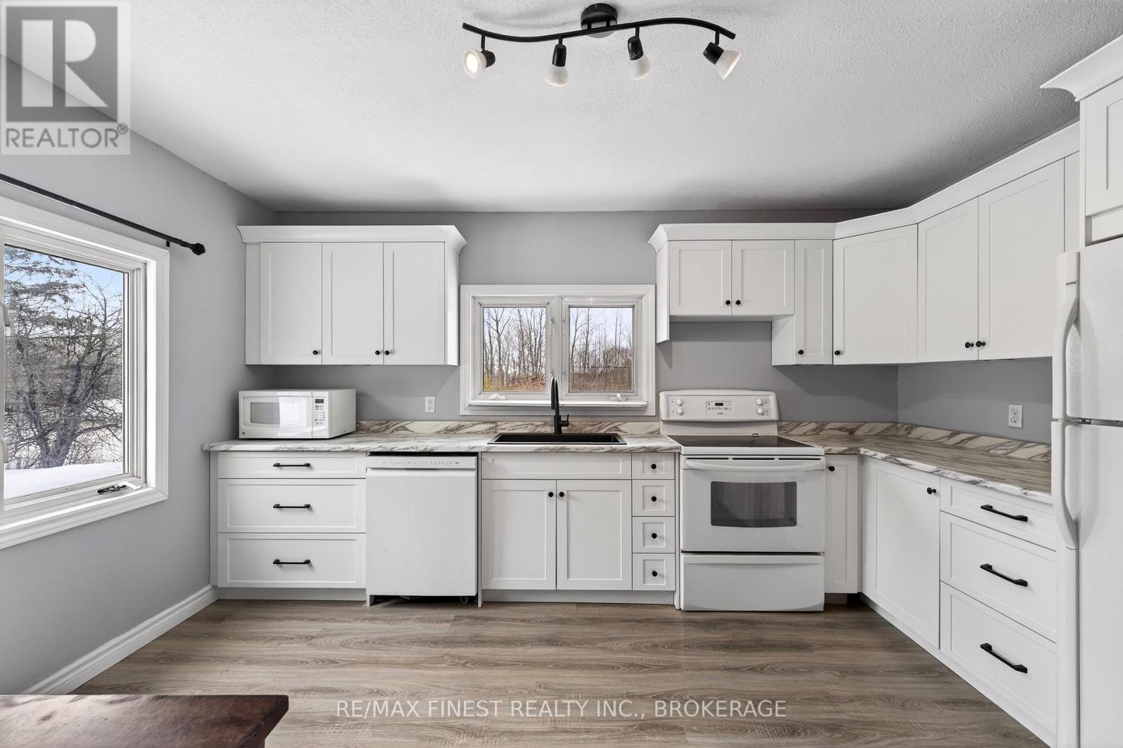 12452 Road 38 Road, Frontenac (Frontenac South), Ontario  K0H 2V0 - Photo 6 - X12805250