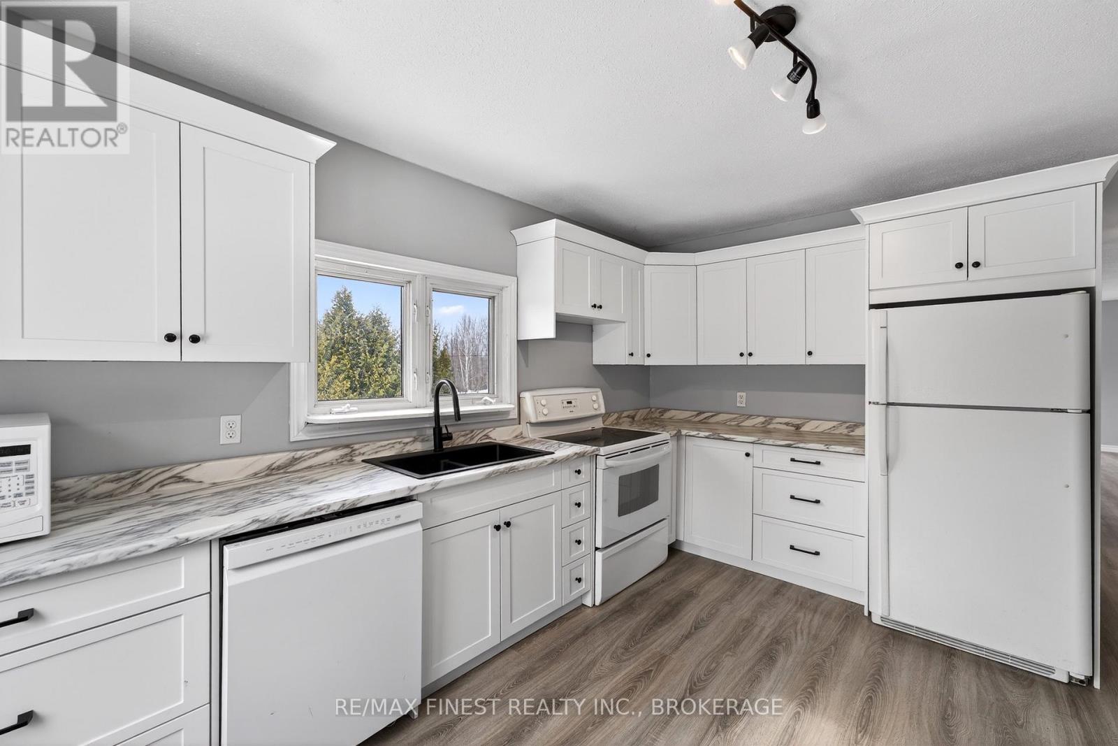 12452 Road 38 Road, Frontenac (Frontenac South), Ontario  K0H 2V0 - Photo 8 - X12805250