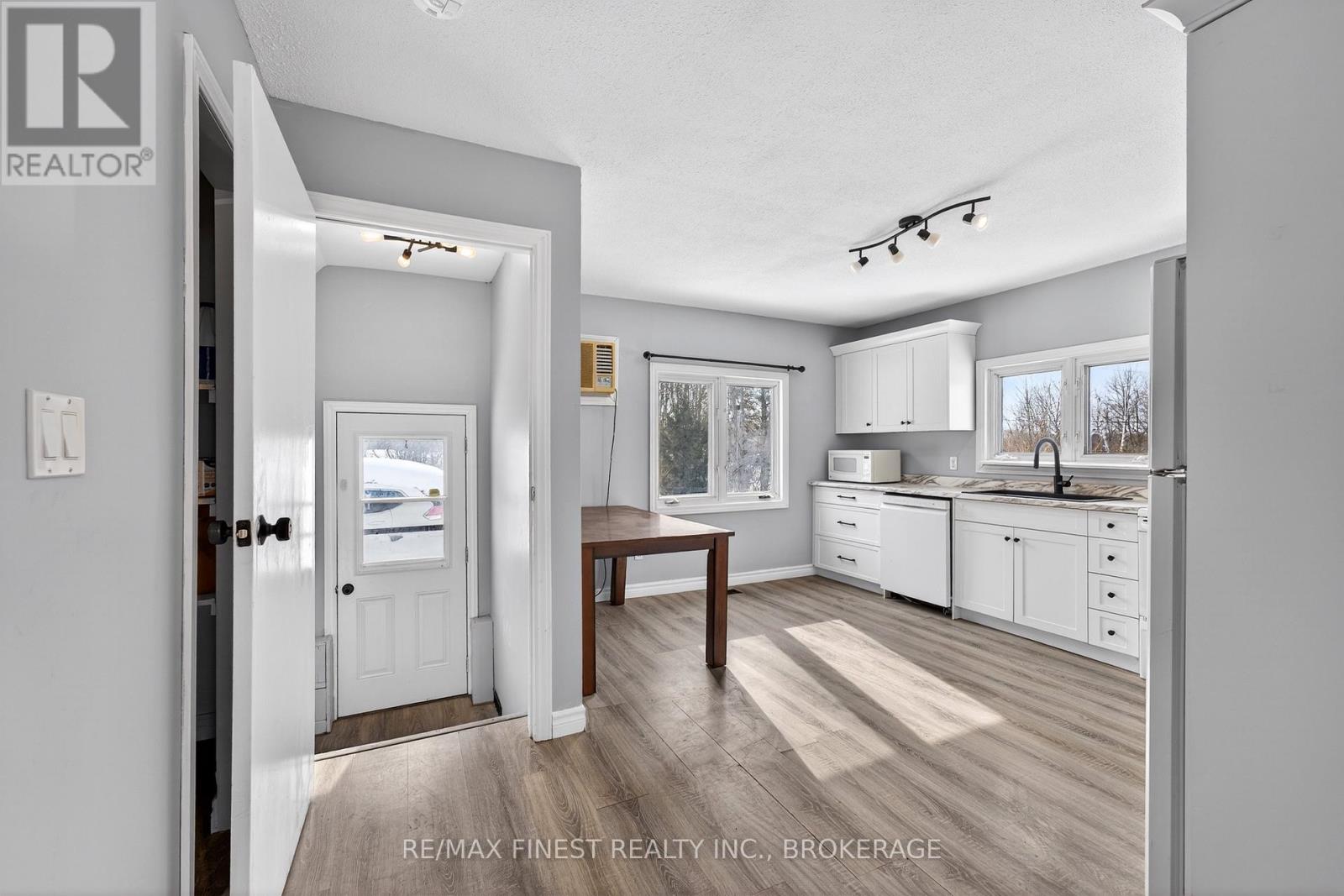 12452 Road 38 Road, Frontenac (Frontenac South), Ontario  K0H 2V0 - Photo 9 - X12805250