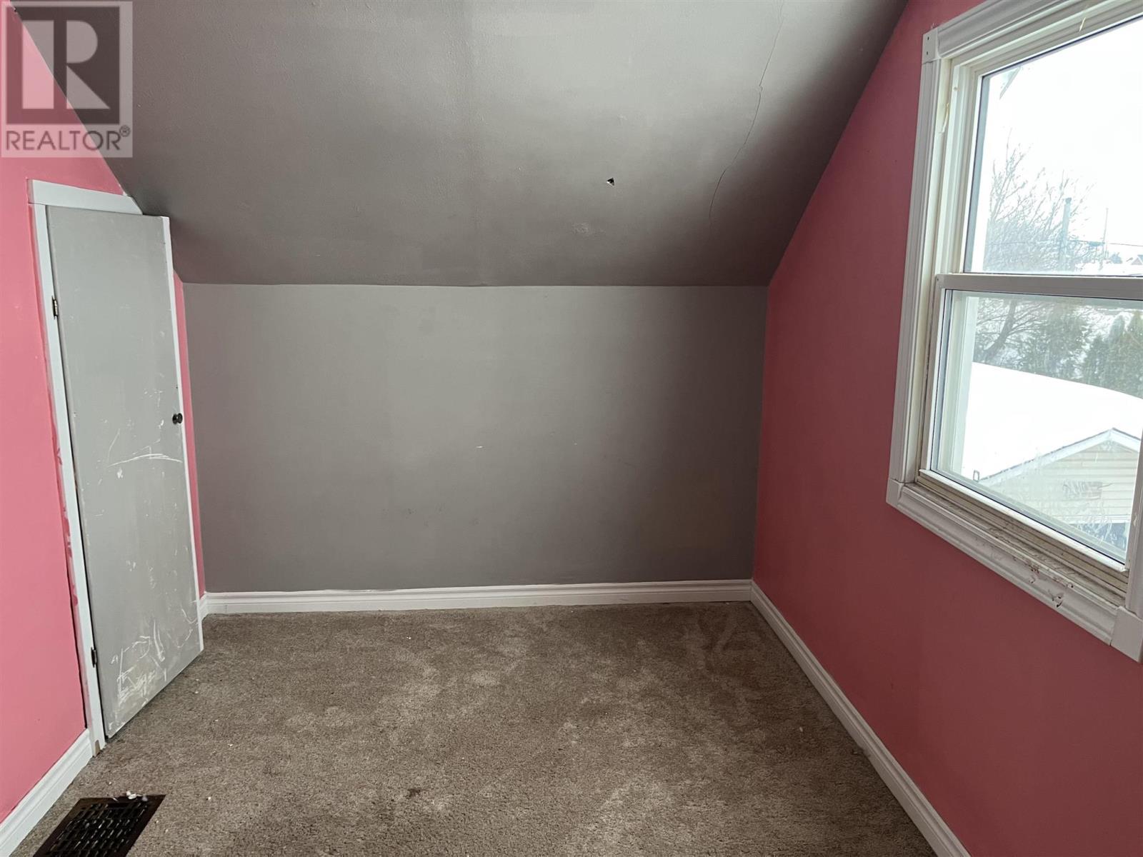 348 First Ave, Sault Ste. Marie, Ontario P6C 4P1 - Photo 12 - SM260325