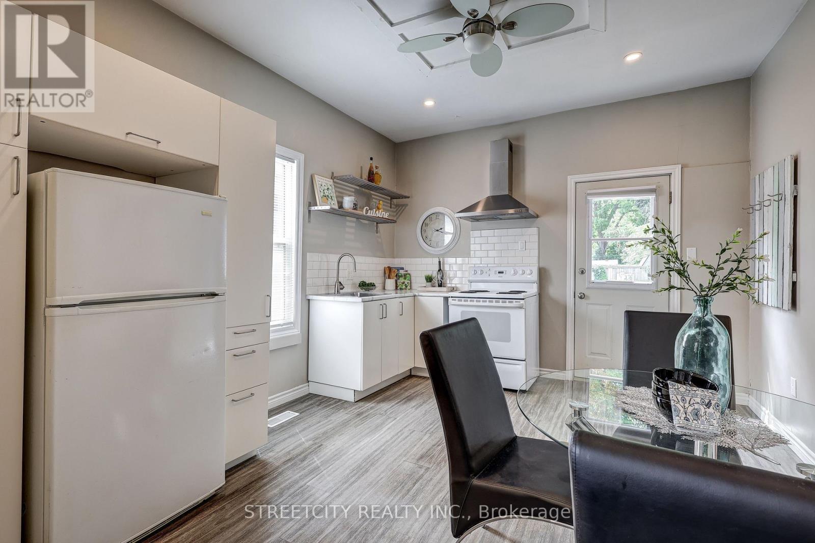 12 Cavendish Crescent, London North, Ontario  N6H 1A2 - Photo 18 - X12805350