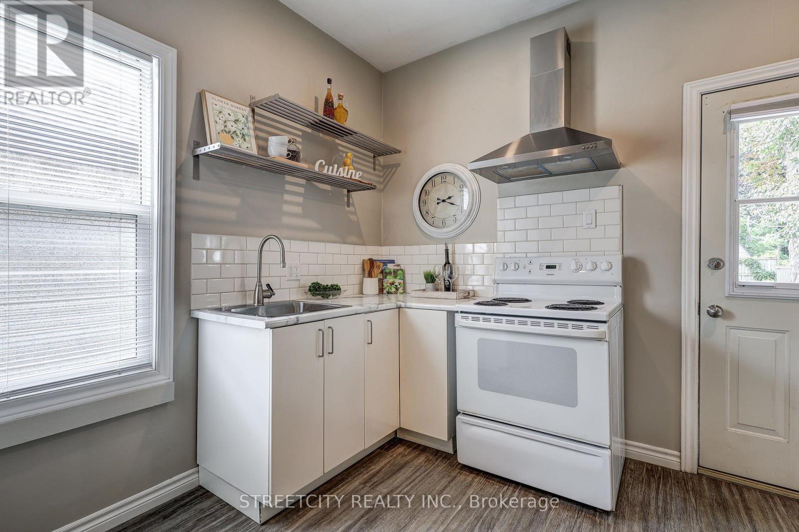 12 Cavendish Crescent, London North, Ontario  N6H 1A2 - Photo 20 - X12805350