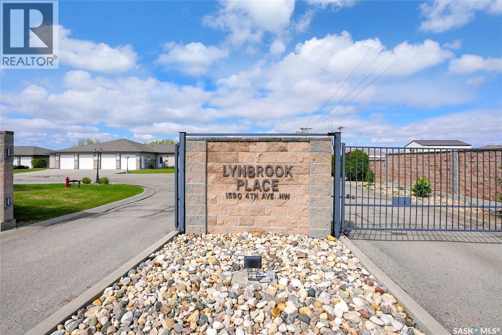 1&2 1590 4th Avenue Nw, Moose Jaw, Saskatchewan  S6J 0A5 - Photo 2 - SK028852