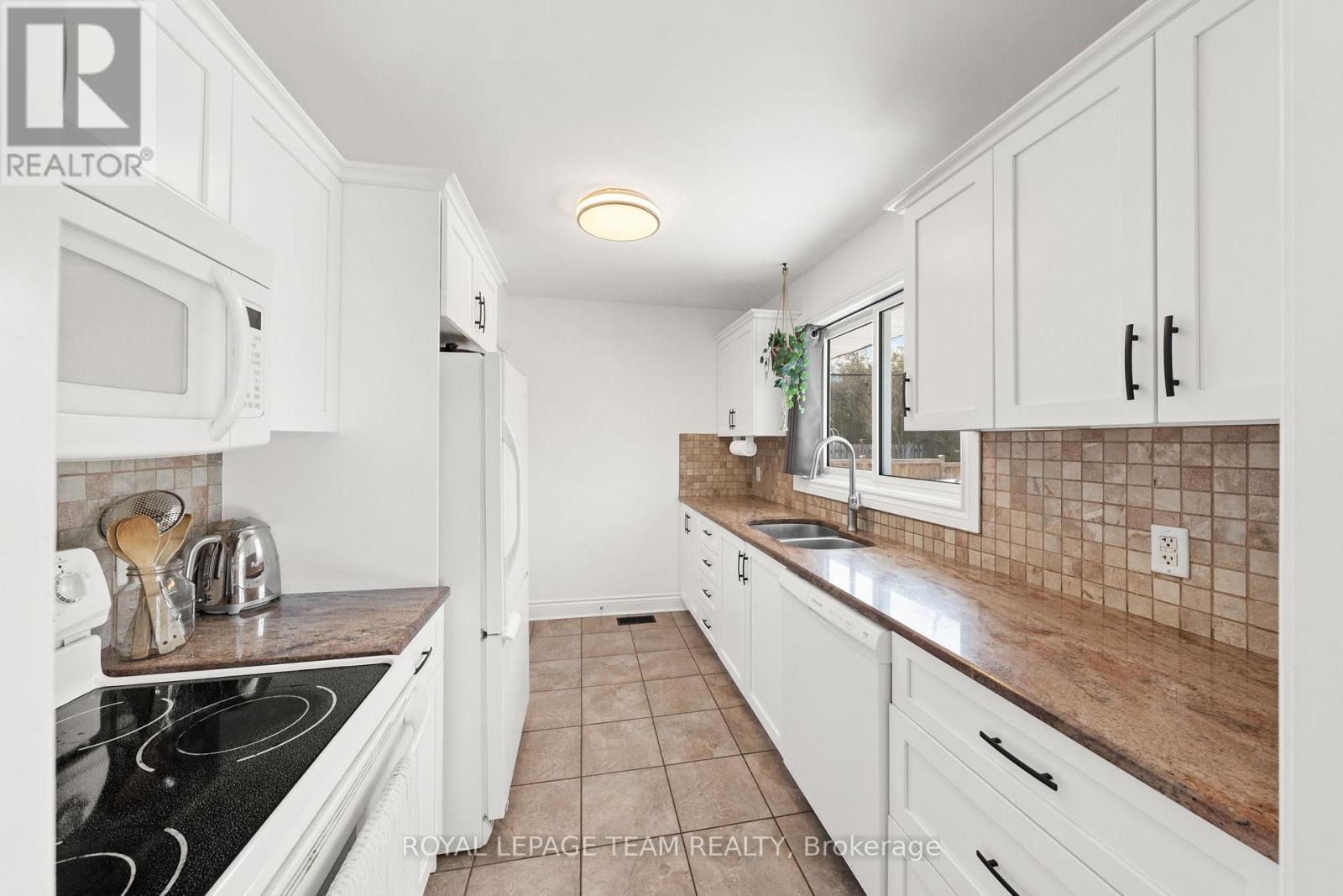 5286 Hillcrest Drive, Ottawa, Ontario  K4M 1E9 - Photo 10 - X12805312