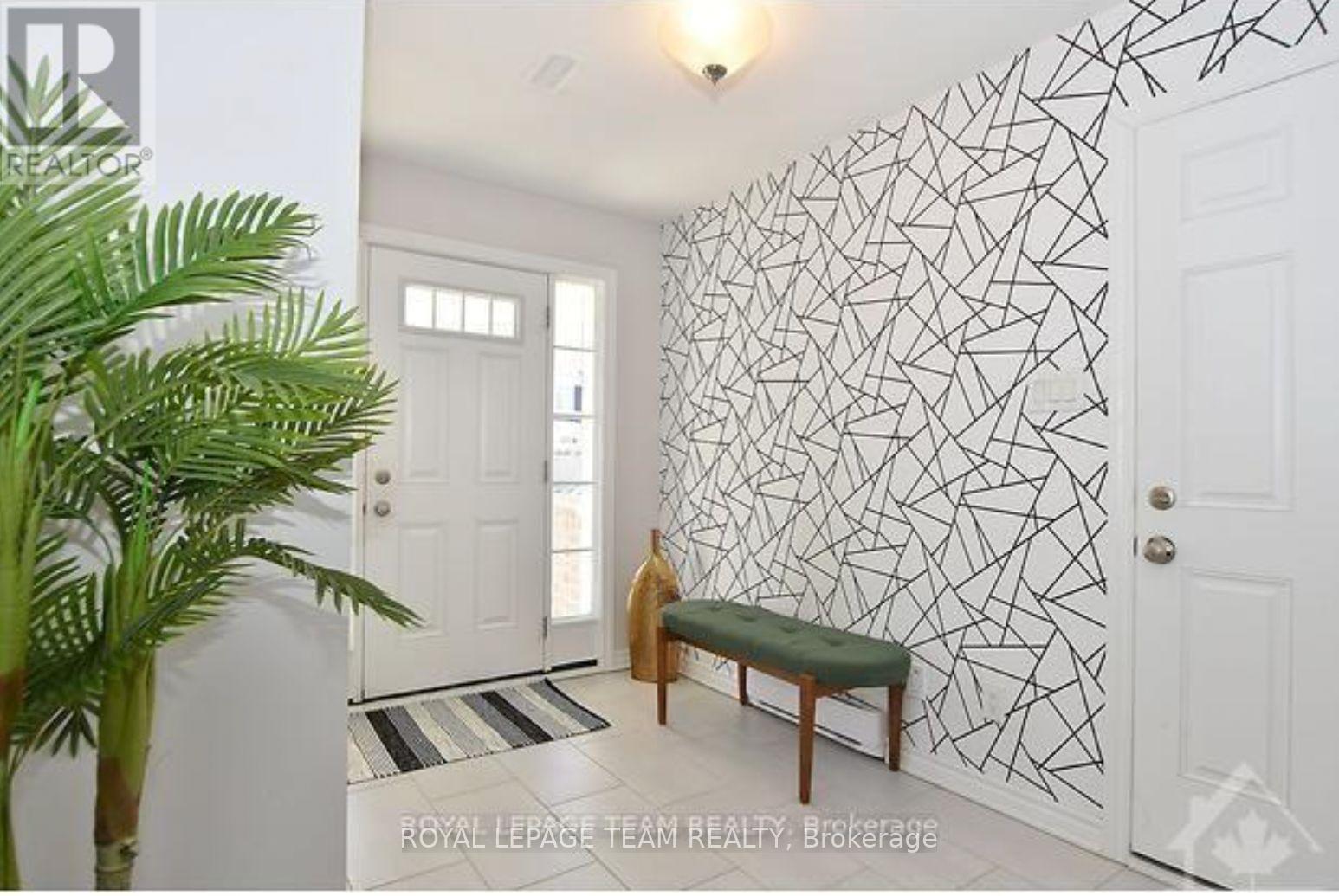 707 Juneberry Lane, Ottawa, Ontario  K2V 0C1 - Photo 4 - X12805388