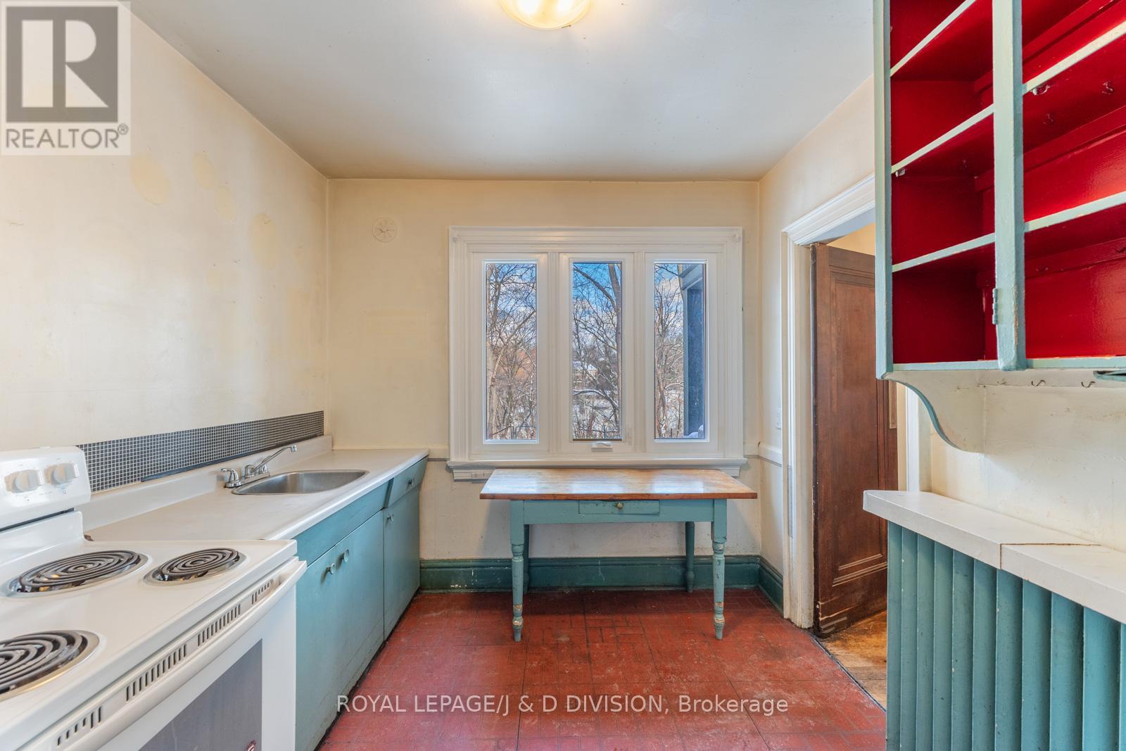 64 Heathdale Road, Toronto, Ontario  M6C 1M8 - Photo 12 - C12805392