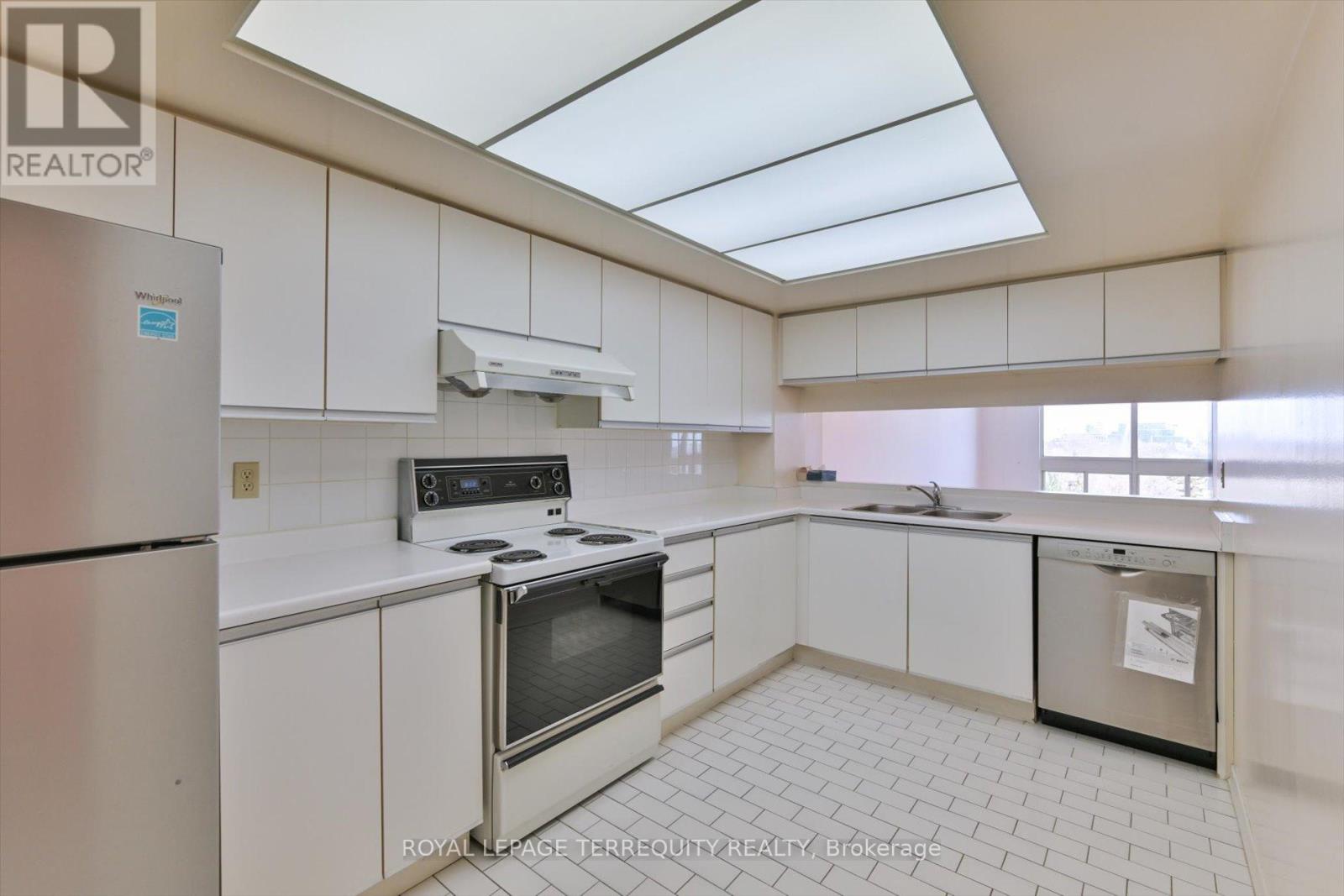 907 - 5 Kenneth Avenue, Toronto, Ontario  M2N 6M7 - Photo 1 - C12805410