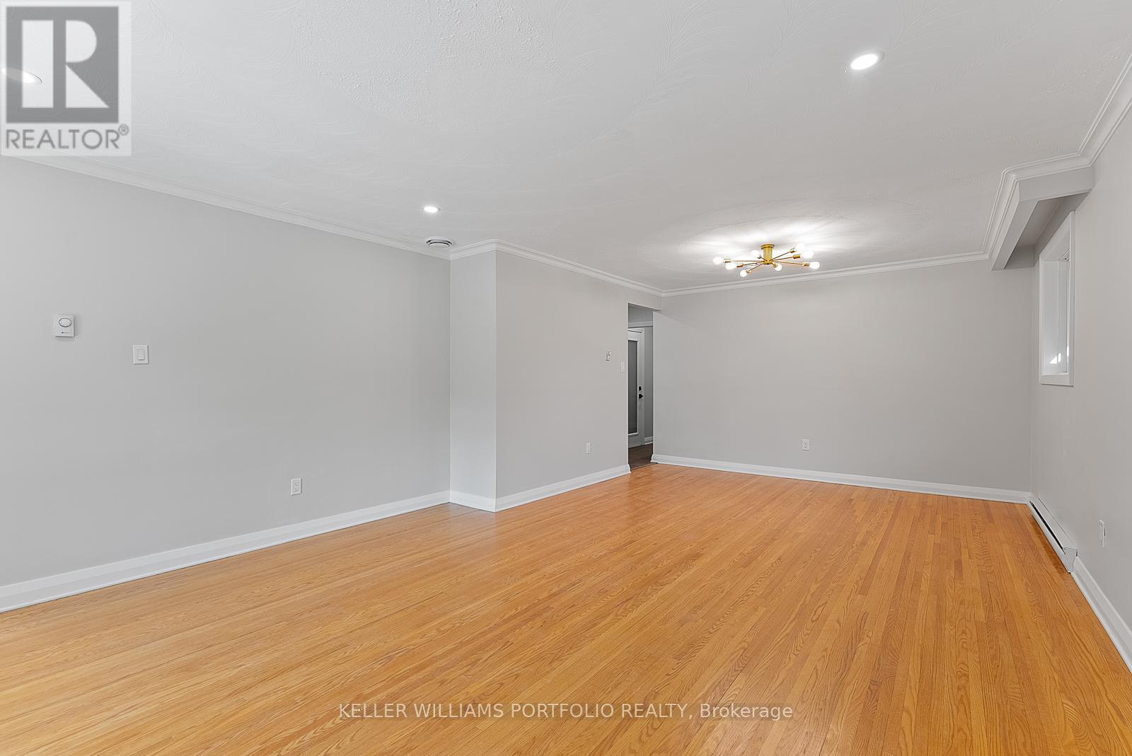 Upper - 32 Gatesview Avenue, Toronto, Ontario  M1J 3G5 - Photo 11 - E12805342
