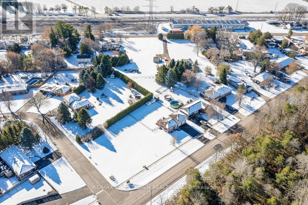 169 Oriole Drive, East Gwillimbury, Ontario  L9N 1G9 - Photo 9 - N12805256