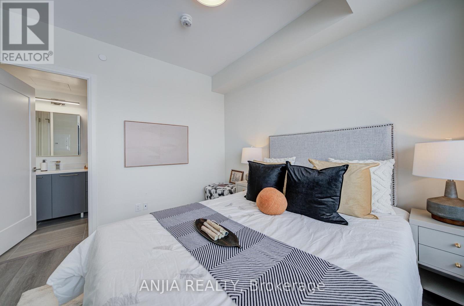 2907 - 18 Water Walk Drive, Markham, Ontario  L3R 6L5 - Photo 15 - N12805398