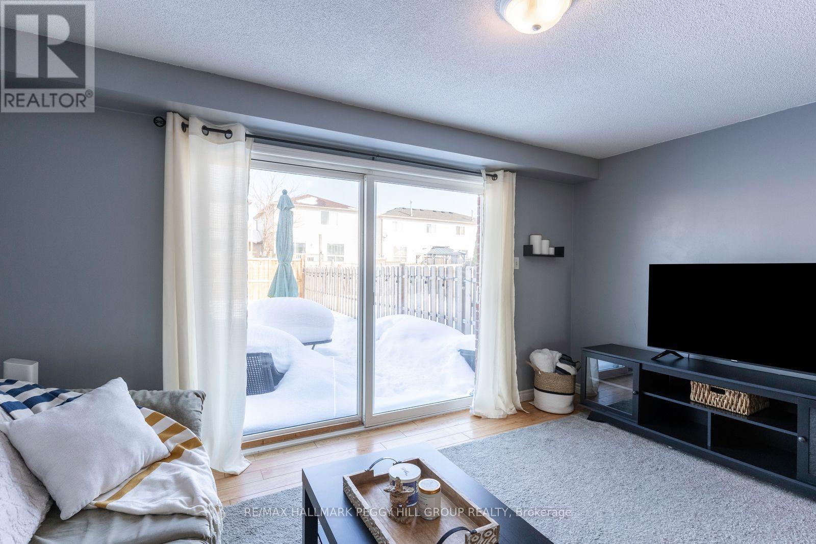 186 Dunsmore Lane, Barrie, Ontario  L4M 6Z8 - Photo 2 - S12805244