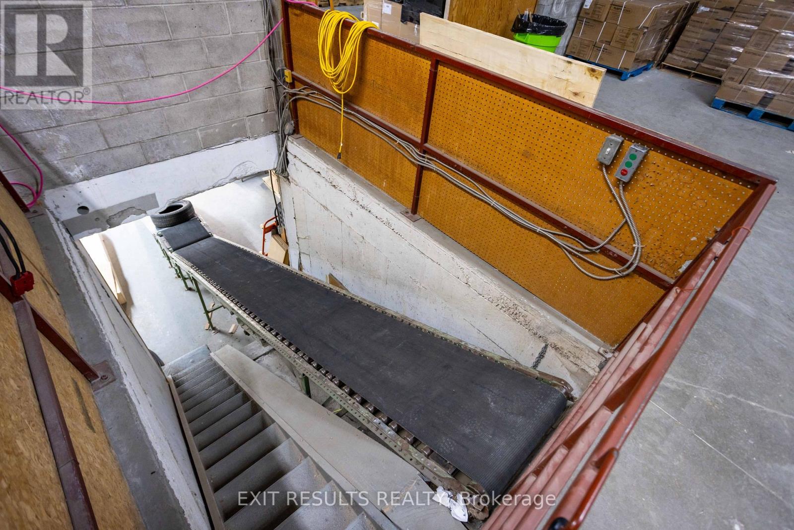 1027 Notre Dame Street, Russell, Ontario  K0A 1W0 - Photo 28 - X12805176