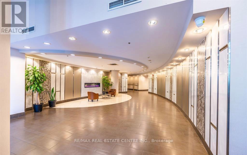 1302 - 70 Absolute Avenue, Mississauga (City Centre), Ontario  L4Z 0A4 - Photo 2 - W12805240