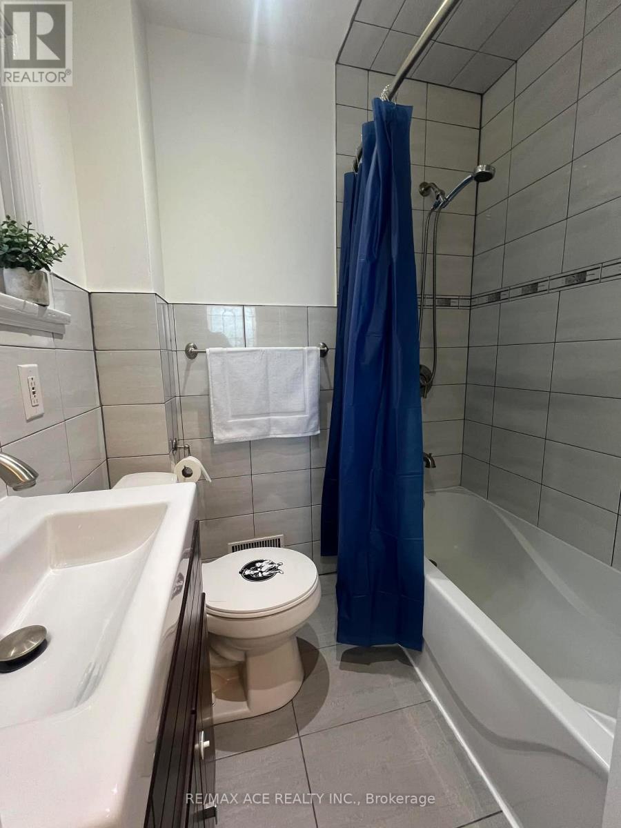 Main - 12 Mahoney Avenue, Toronto (Mount Dennis), Ontario  M6M 2H4 - Photo 13 - W12805248