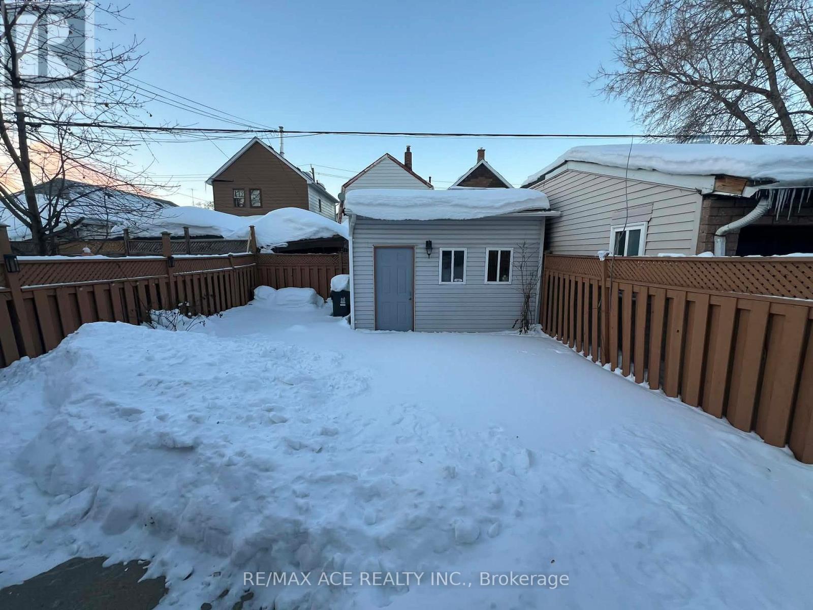 Main - 12 Mahoney Avenue, Toronto (Mount Dennis), Ontario  M6M 2H4 - Photo 15 - W12805248