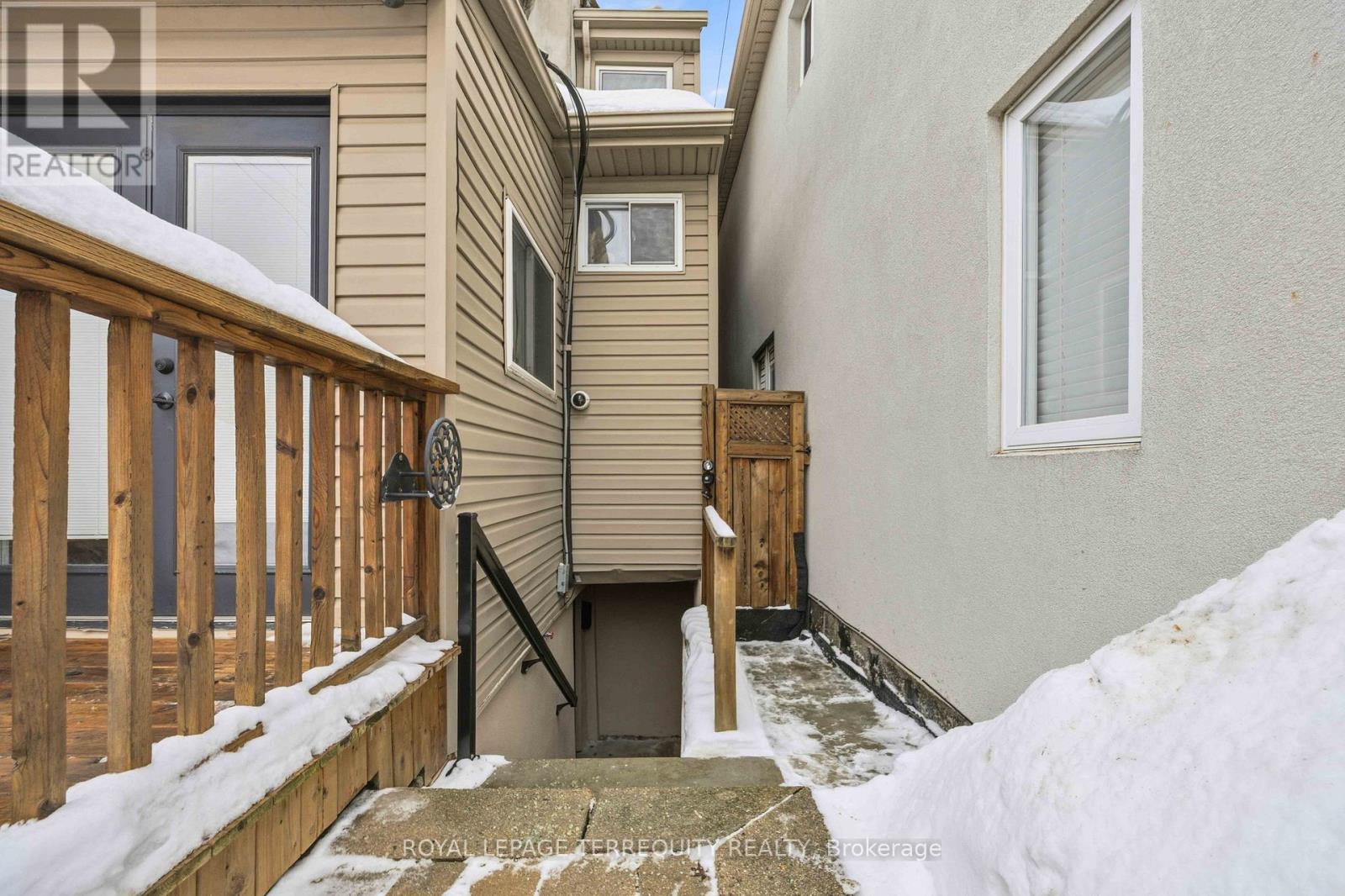 Bsmt - 289 Boon Avenue, Toronto, Ontario  M6E 4A2 - Photo 11 - W12805254