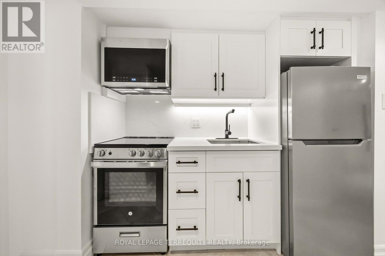 Bsmt - 289 Boon Avenue, Toronto, Ontario  M6E 4A2 - Photo 7 - W12805254