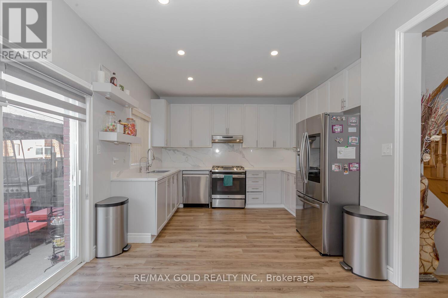 33 Hopecrest Place, Brampton, Ontario  L6R 2V1 - Photo 12 - W12805258