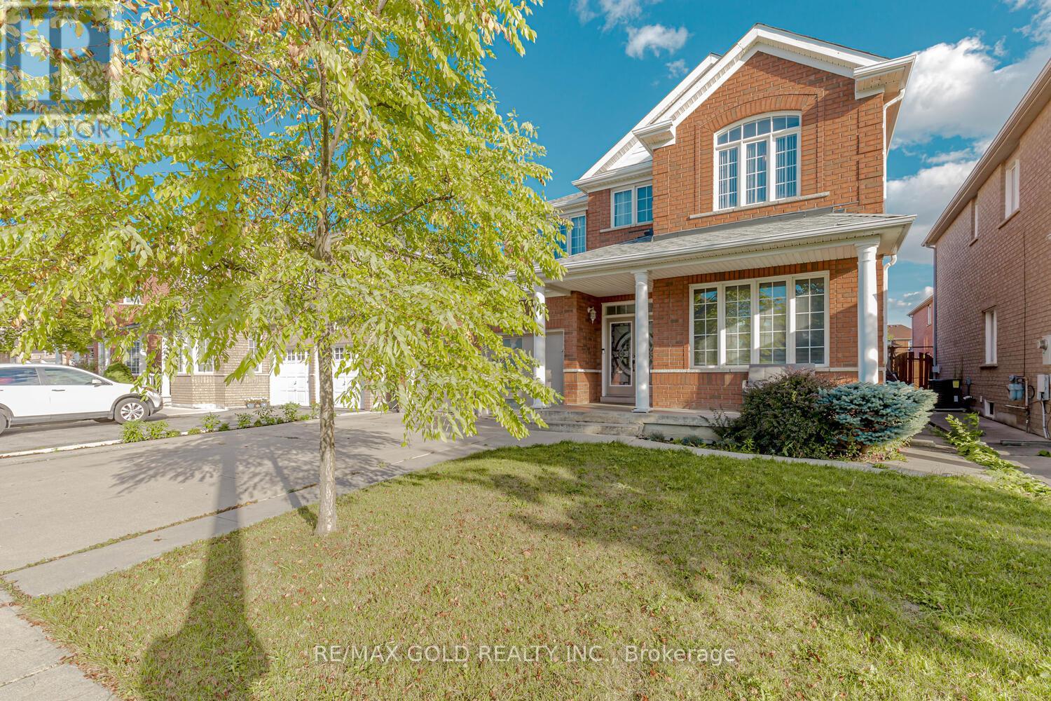 33 Hopecrest Place, Brampton, Ontario  L6R 2V1 - Photo 3 - W12805258