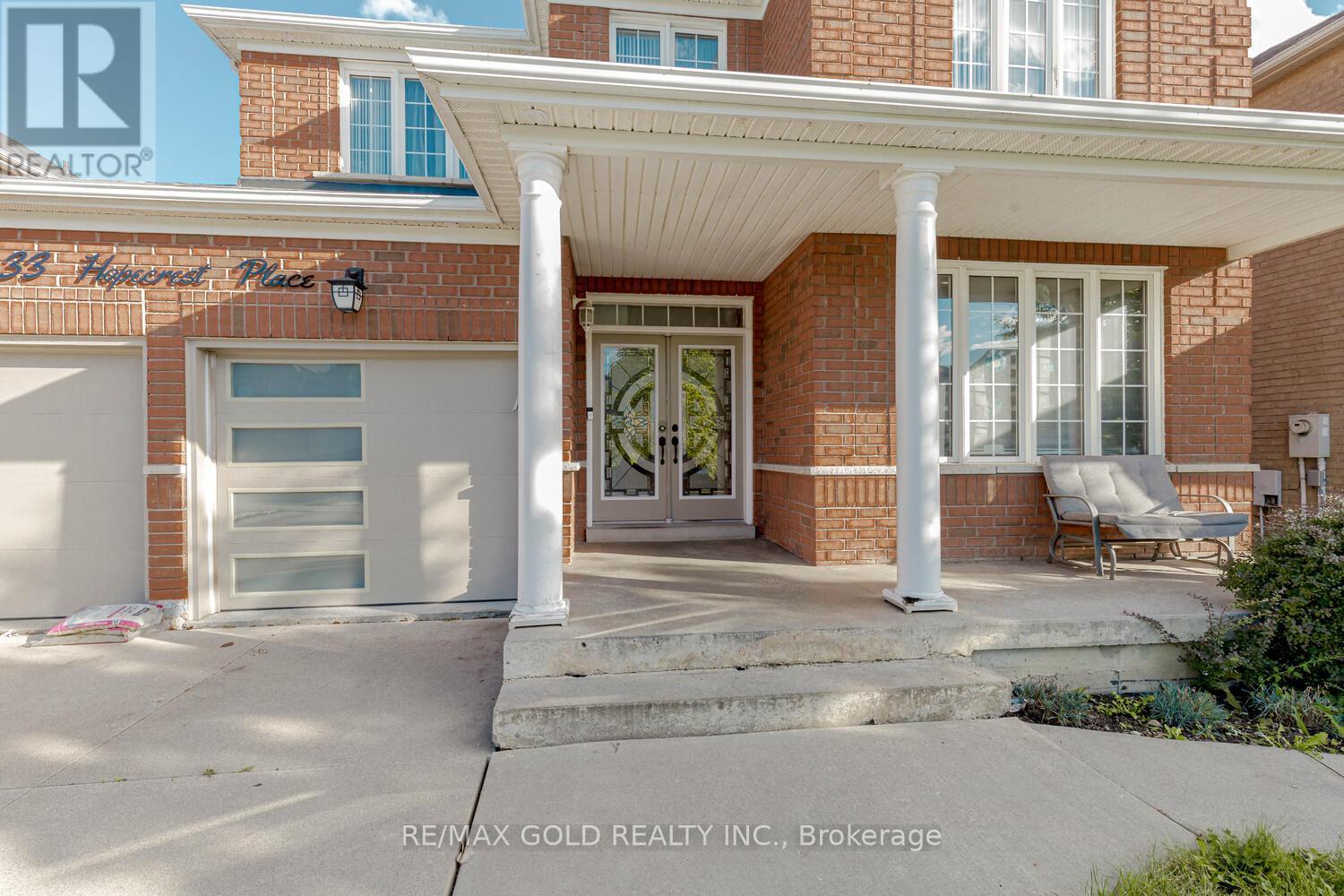 33 Hopecrest Place, Brampton, Ontario  L6R 2V1 - Photo 4 - W12805258